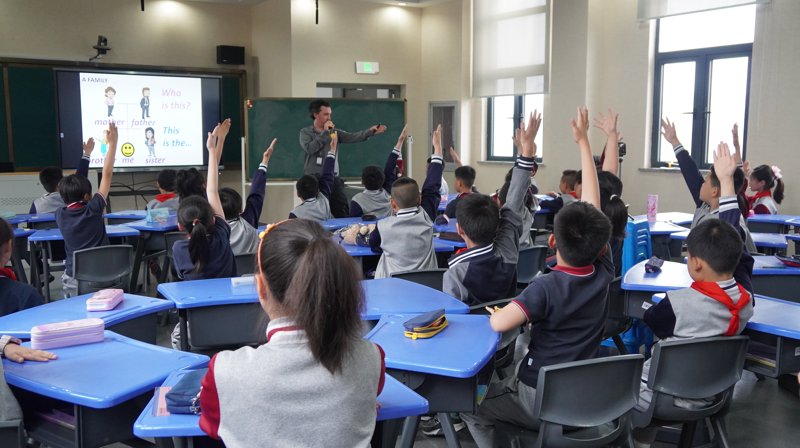 如何让“教育信息化工作”在智慧课堂中更高效？业务管理信息系统的引入，为学校管理者带来了新的解决方案。